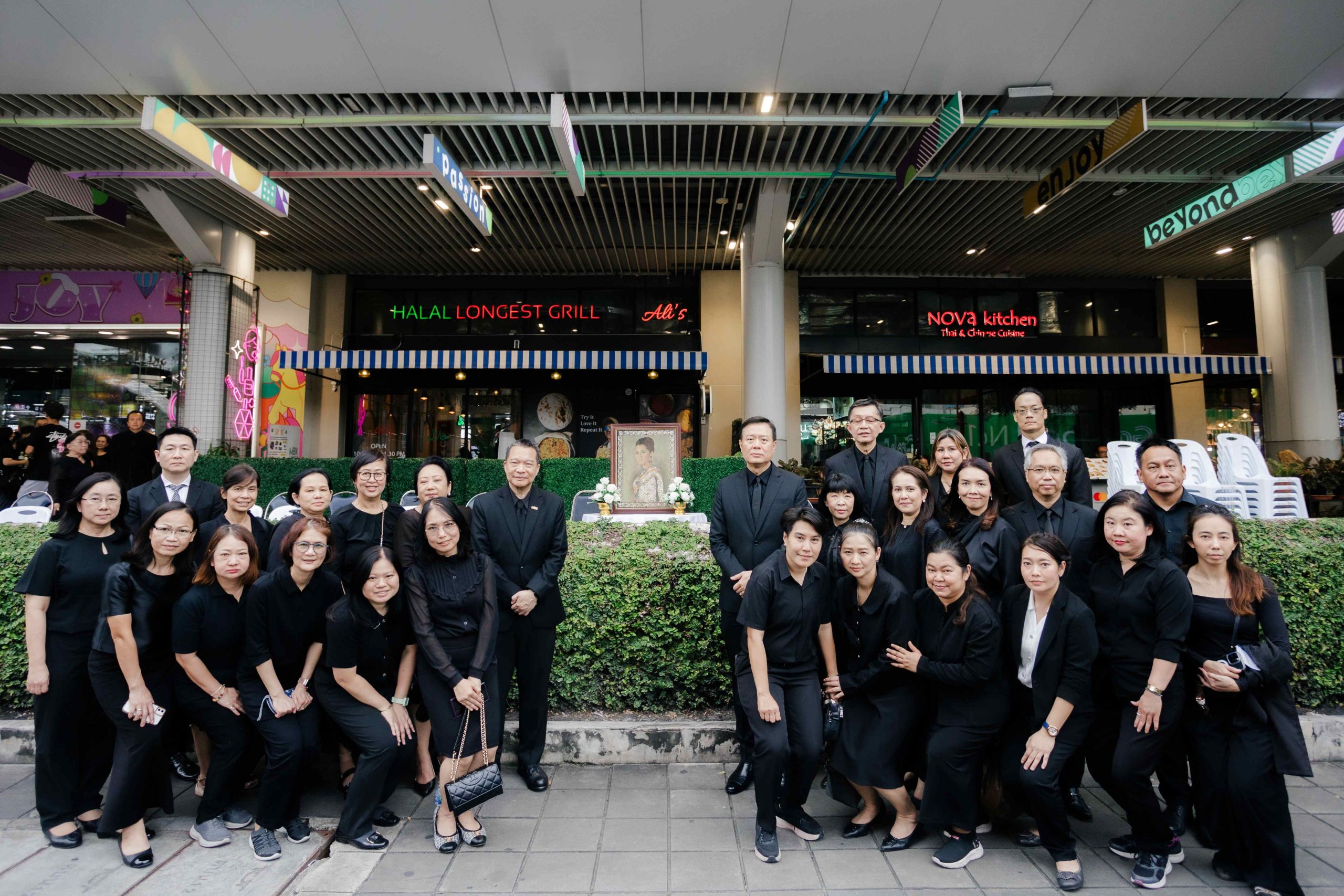 queen-sirikit-mourning (1)